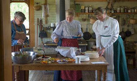 Living History Farm2