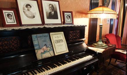 1 T E S H S Drawing Rm Piano