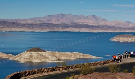 Photo Stop At The Lake Mead Overlook